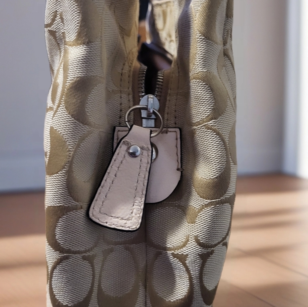 Coach Cream/Tan Lynn SoHo - Picture 7 of 11